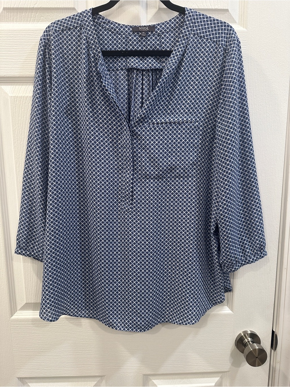NYDJ womens Solid 3/4 Sleeve Henley Pleat Back Blouse size XL EUC